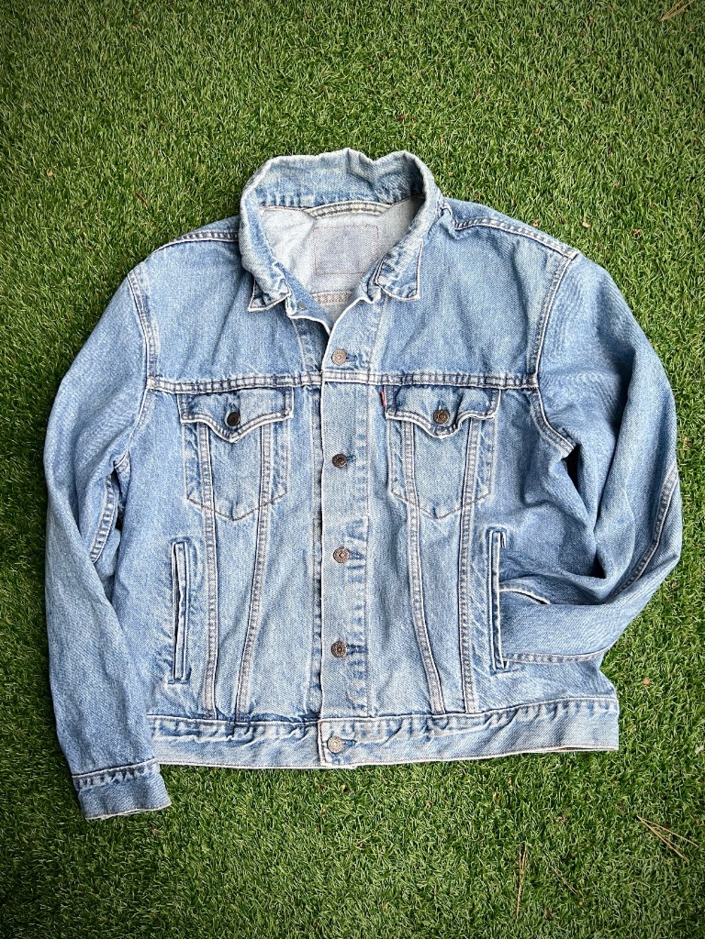 Levi’s Vintage Oversized Denim Jacket – Women’s XL, Faded Blue